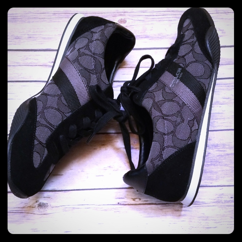 Coach Katelyn logo signature sneaker shoe.